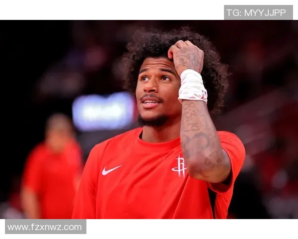 火箭队在与太阳队的第四节逆转战斗中展现惊人韧性与团队合作精神